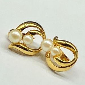 Avon gold colored called faux Pearl clip on earrings